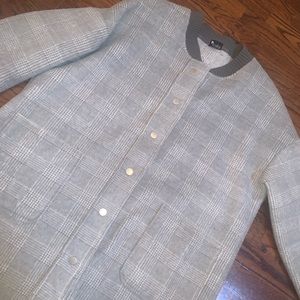 Gorgeous grey plaid warm light fleece jacket!